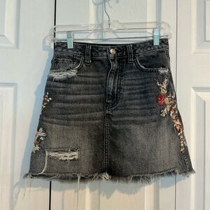 🌹🌹🌹 Abercrombie & Fitch Embroidered Distressed Denim Jeans Skirt - 2 / 26